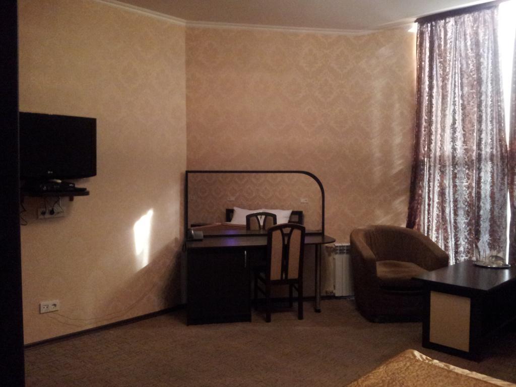 Noy Hotel Харков Стая снимка