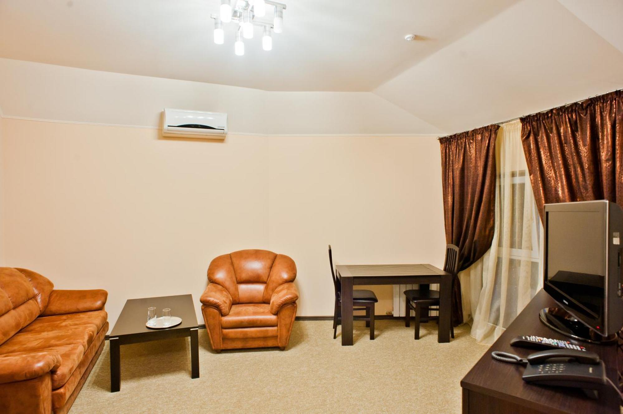 Noy Hotel Харков Екстериор снимка