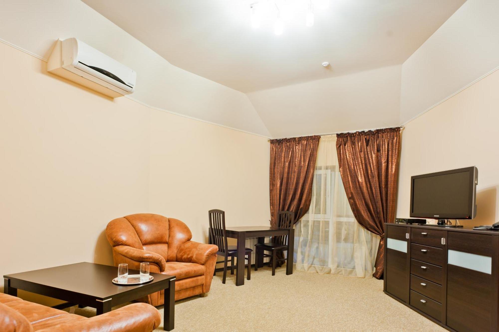 Noy Hotel Харков Екстериор снимка