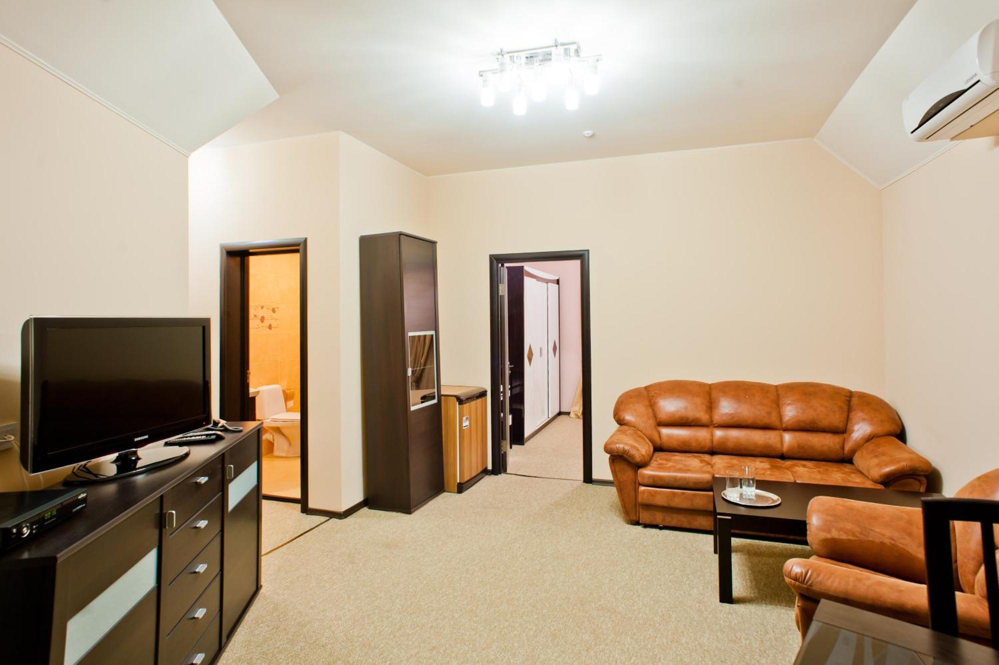 Noy Hotel Харков Екстериор снимка