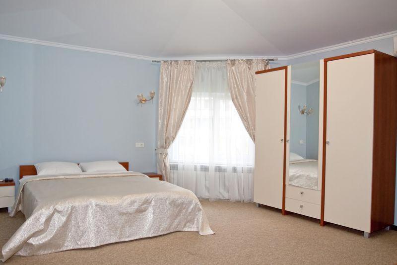Noy Hotel Харков Екстериор снимка