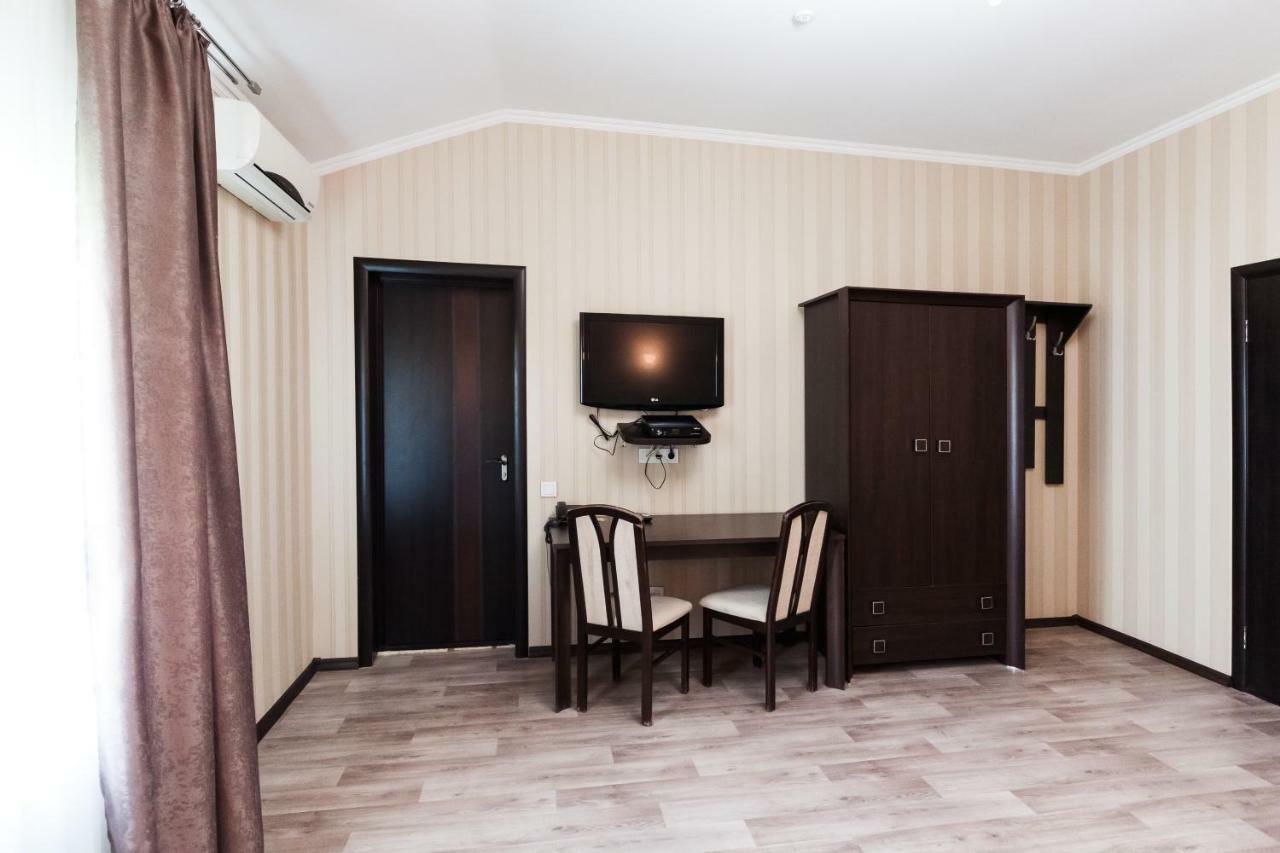 Noy Hotel Харков Екстериор снимка