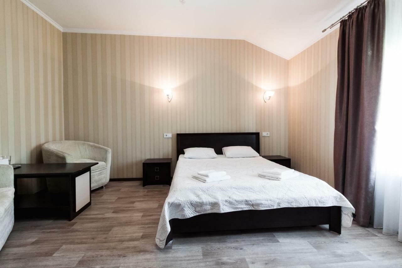 Noy Hotel Харков Екстериор снимка